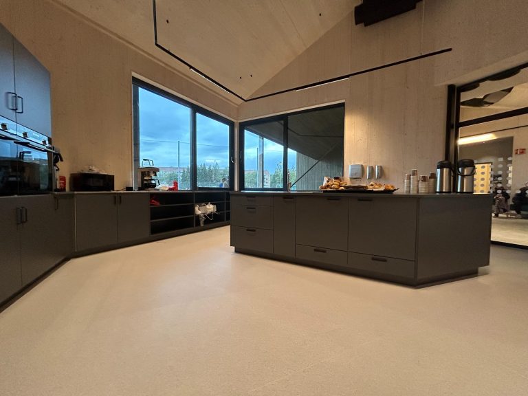 Kjøkken med kioskluke (1)